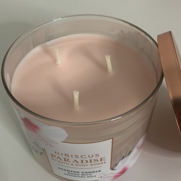 Hibiscus Paradise candle from Bath & Body Works - Picture 3 of 4
